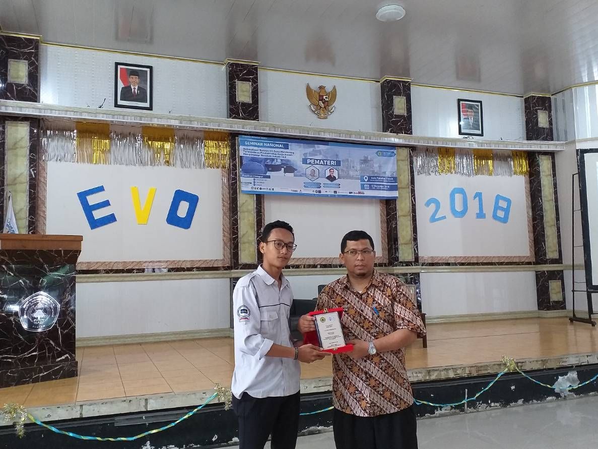 Adrian Firdaus bersama Wakil LPJK Provinsi Banten