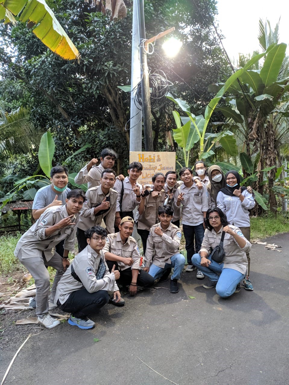 Kegiatan Bina Desa Himpunan Mahasiswa Elektro di Kampung Semboja